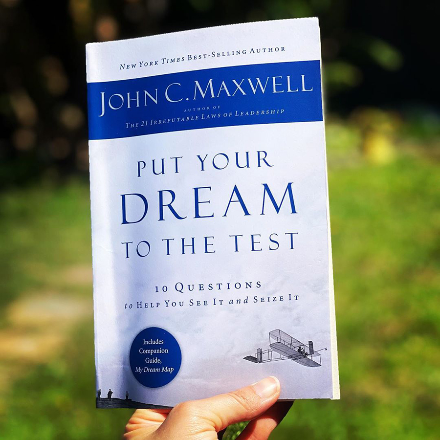 Put Your Dream to the Test: 10 Questions to Help You See It and Seize It (Includes Companion Guide, My Dream Map)