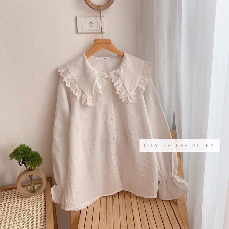 Sơ mi đũi xước cổ búp bê viền ren