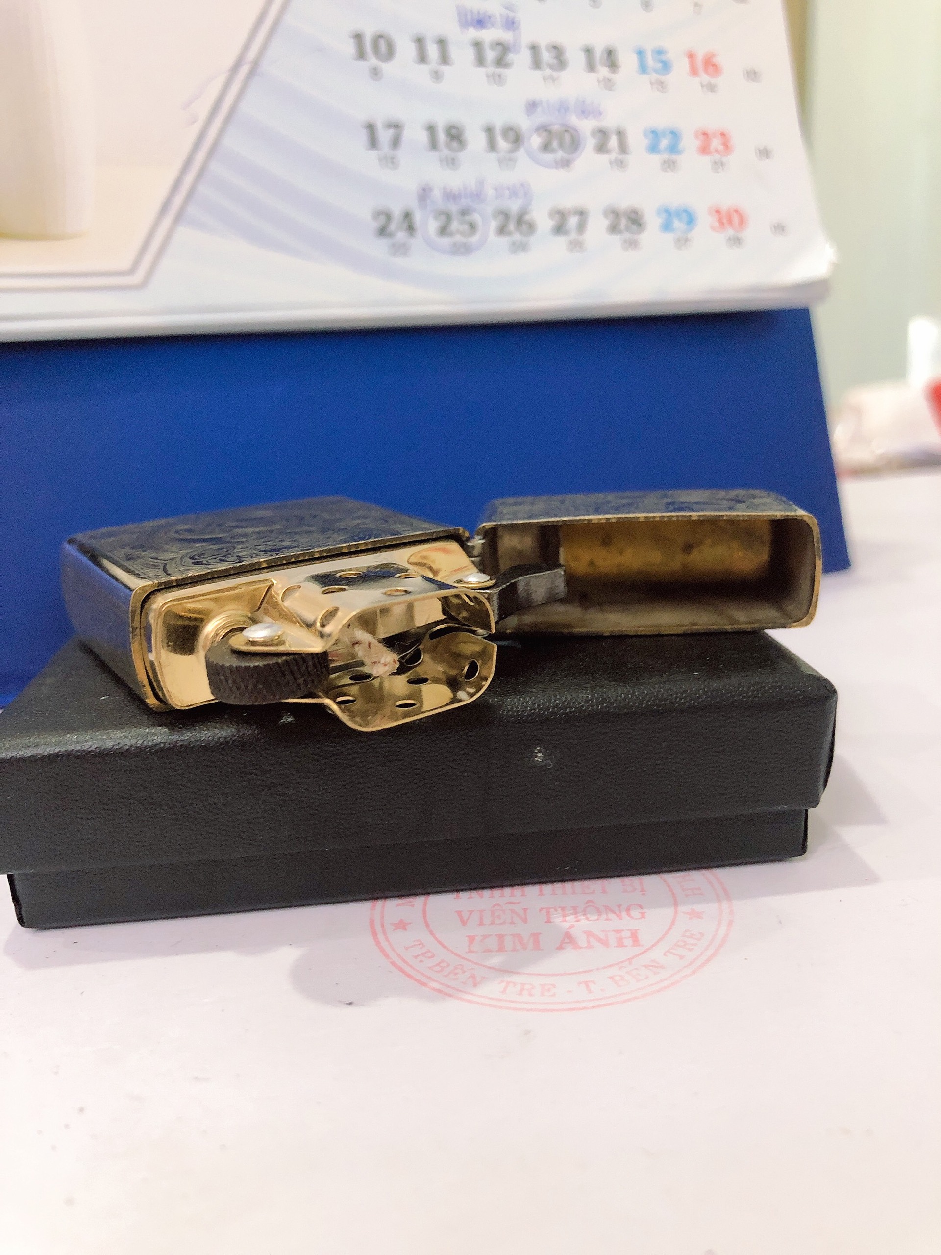 BẬT LỬA Zippo Khắc Chìm 5 Mặt Tỳ Hưu ( KỲ LÂN) - MÀU VÀNG - RUỘT VÀNG