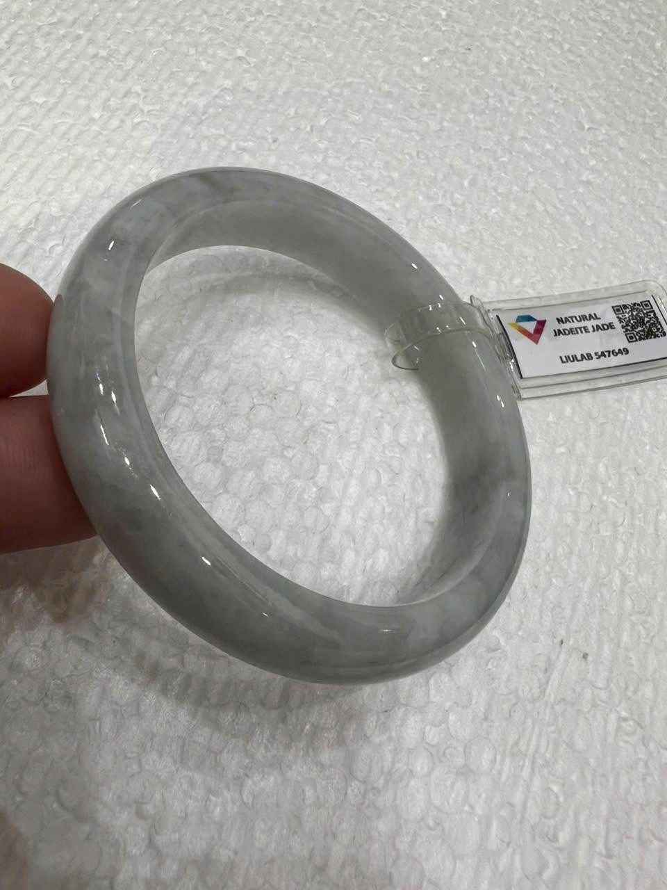 Vòng Cẩm Thạch Tự Nhiên Bản Hẹ Type A Ni 55mm Cao 12mm Dầy 8mm Kiểm Định Liulab 547649 Màu Trắng Bông Bông bóng sang đẹp xinh xắn các Chị mệnh Kim mệnh Thủy 53kg - 58kg đeo tay sang sịn ạ