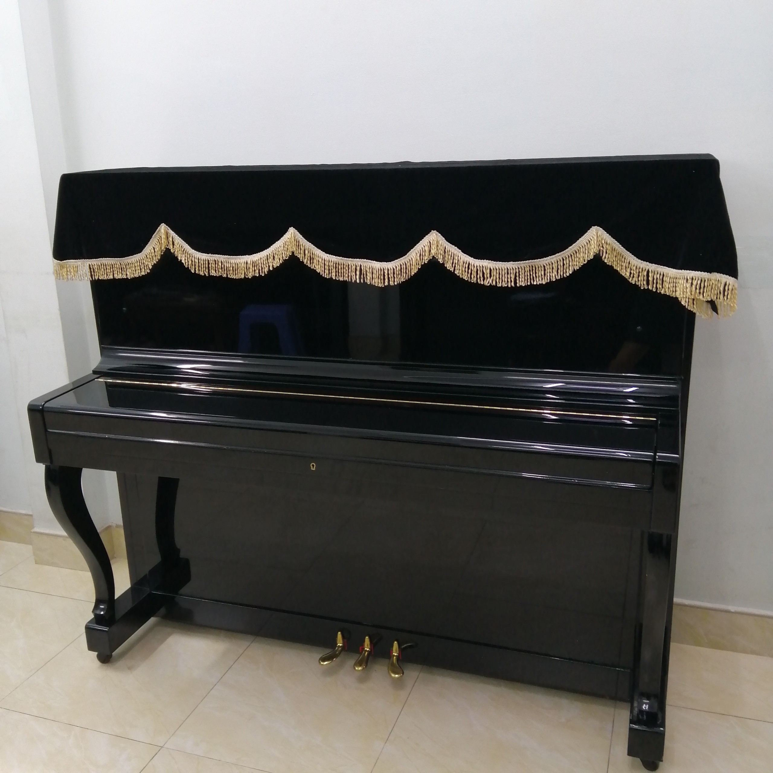 KHĂN PHỦ ĐÀN PIANO CƠ NHUNG MÀU ĐEN LOẠI 1 MAY 2 LỚP TUA RUA VÀNG SANG TRỌNG