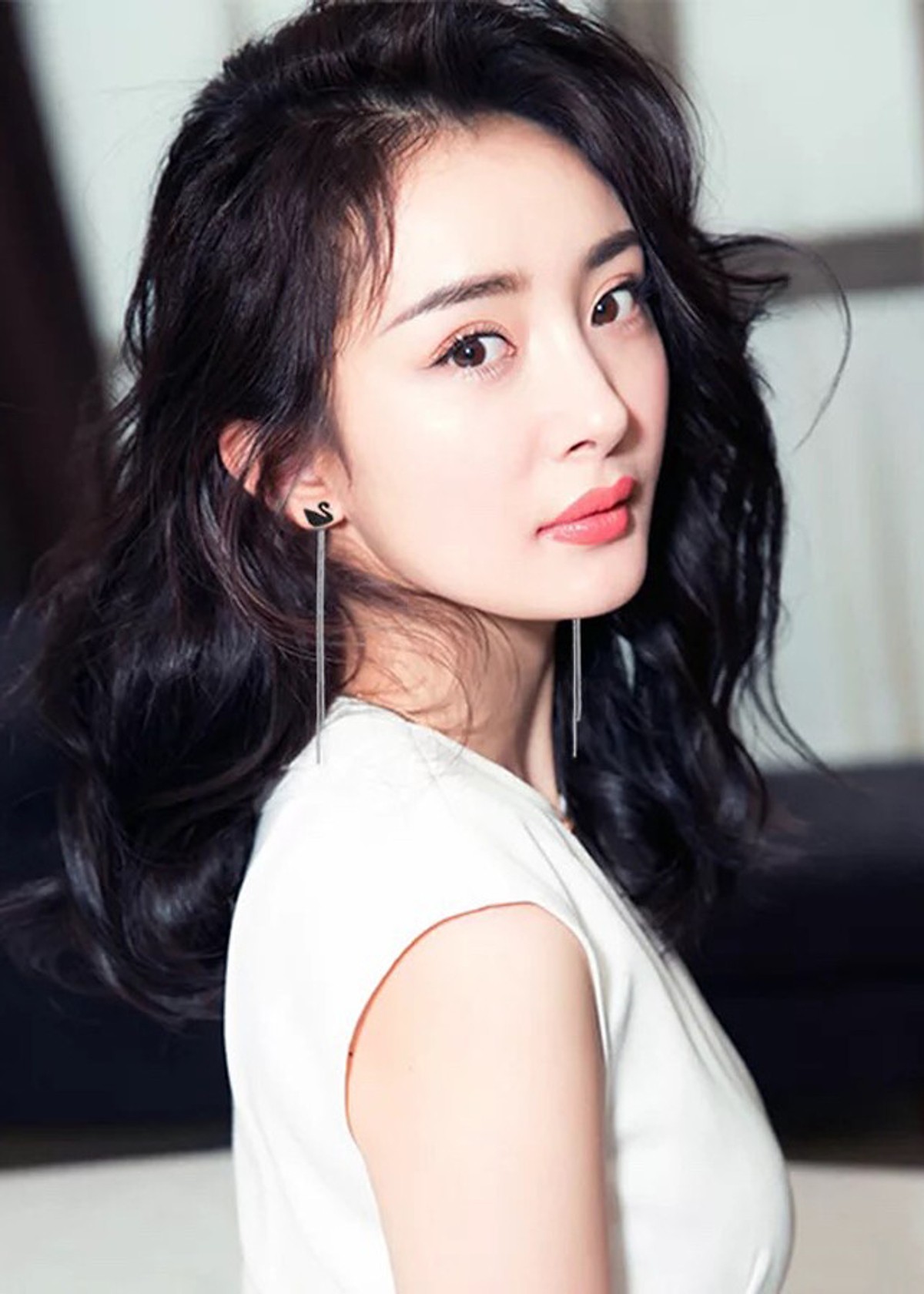 Bông tai thiên nga đen dáng dài Style Hàn Quốc