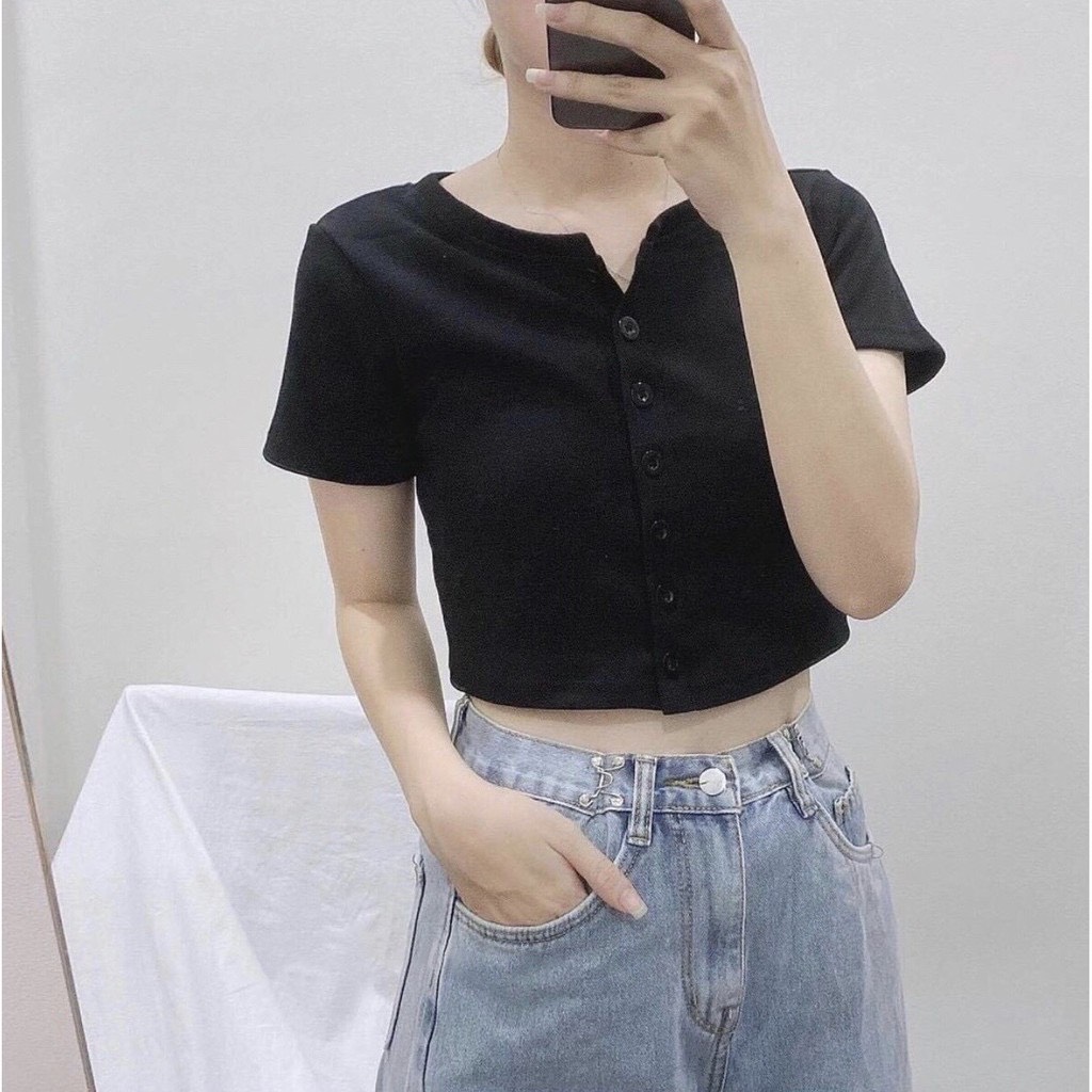 áo thun nữ croptop cổ tròn cộc tay phối khuy xinh xắn