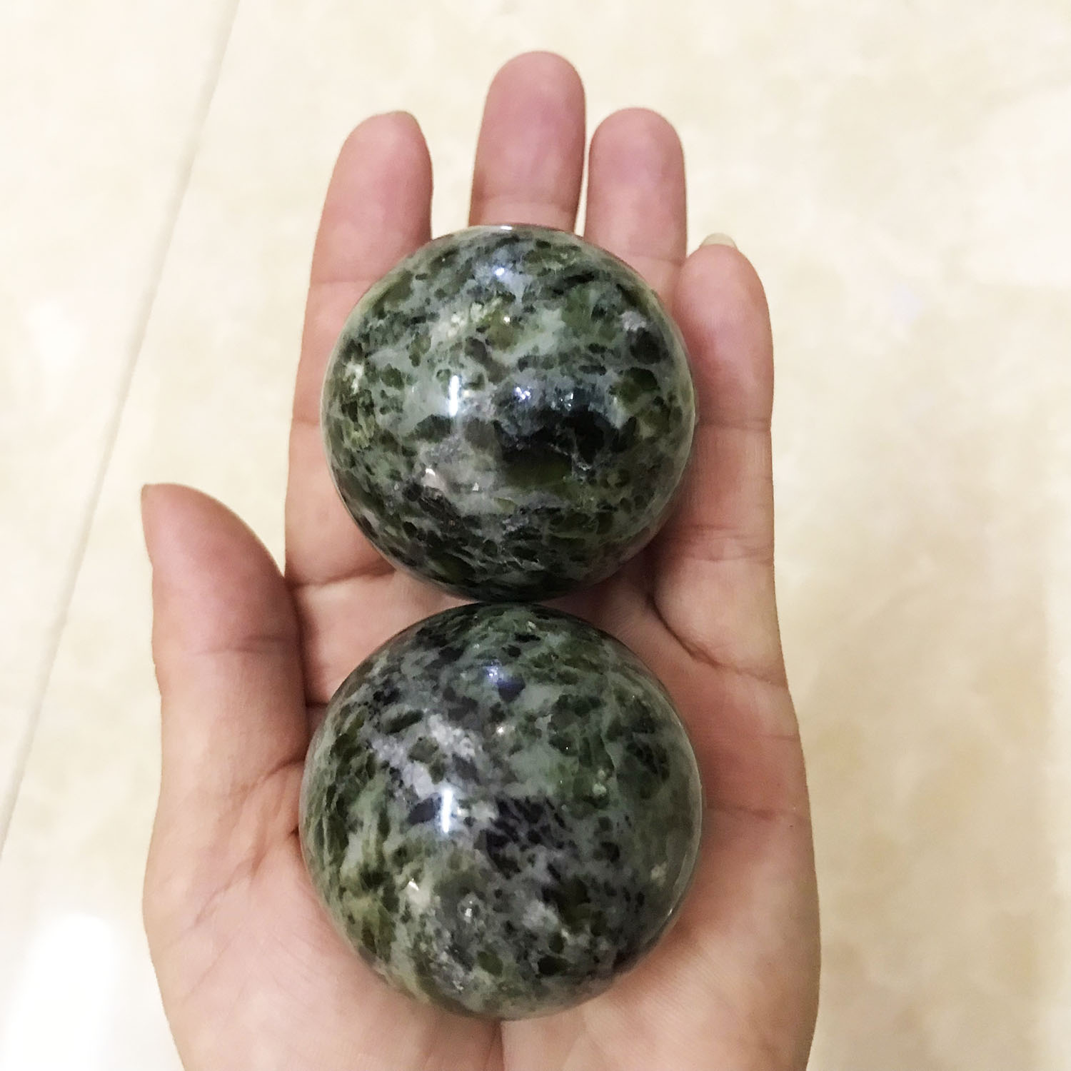 Bi lăn tay đá Jade ngọc của Việt Nam