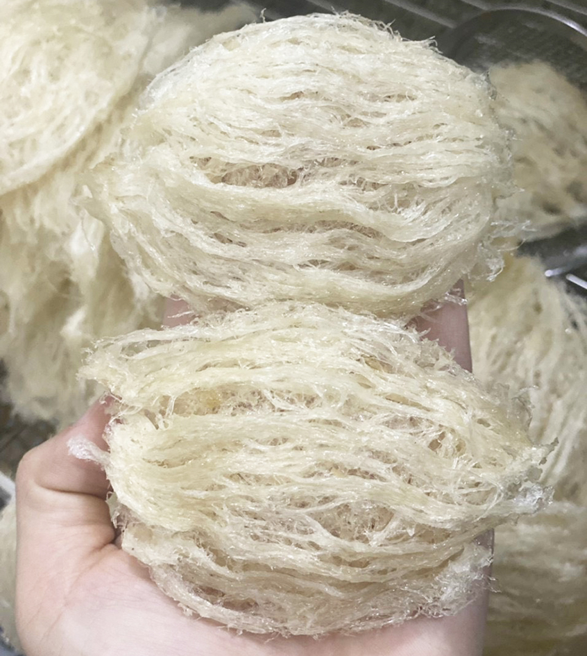 Yến Sào Nguyên Chất Khánh Hòa Đã Được Làm Sạch Hoàn Toàn Từ Tổ Yến Sào Khánh Hòa Nguyên Chất Cao Cấp , Giữ Nguyên Giá Trị Và Công Dụng Của Tổ Yến Sào.