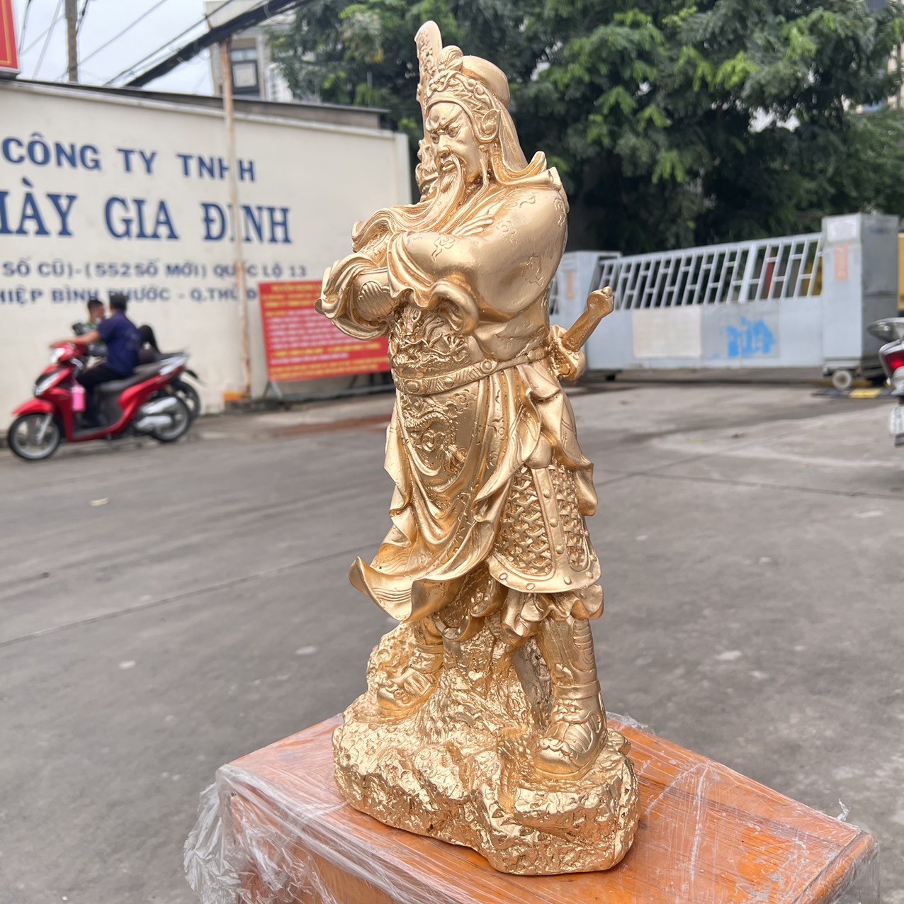 Tượng Quan Công chắn ải bằng bột đá mang lại tài lộc bảo vệ gia chủ cao 45cm