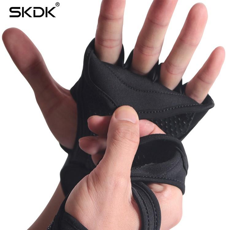 Găng tay tập gym kết hợp bảo vệ cổ tay chất liệu Silicon thời trang chính hãng SKDK