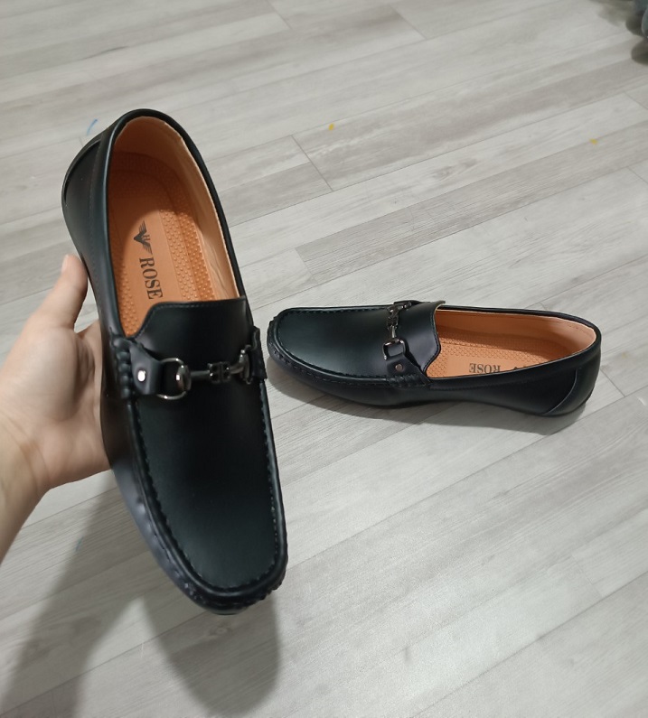 Giày lười nam da mềm màu đen đế cao su được khâu chắc chắn, dễ phối đồ