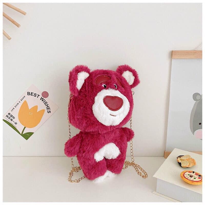 TÚI ĐEO CHÉO HÌNH GẤU DÂU HỒNG NHỒI BÔNG NGỘ NGHĨNH ĐÁNG YÊU HOT TREND 2023