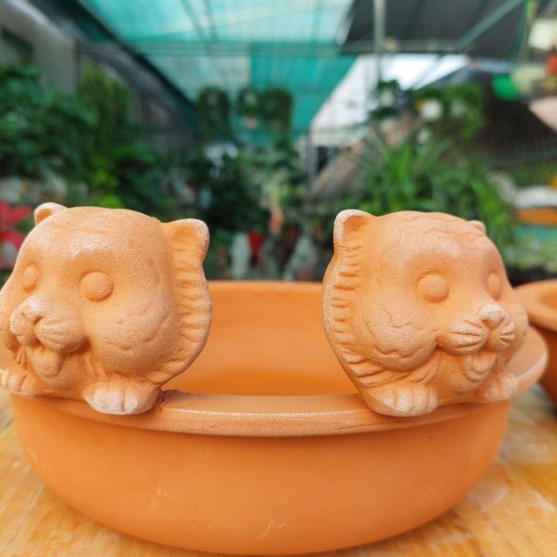 Chậu đất nung Bình Dương - Ổ mèo con dễ thương, miệng chậu 24cm, chiều cao tới miệng 6cm, chiều cao tới đầu mèo 12cm