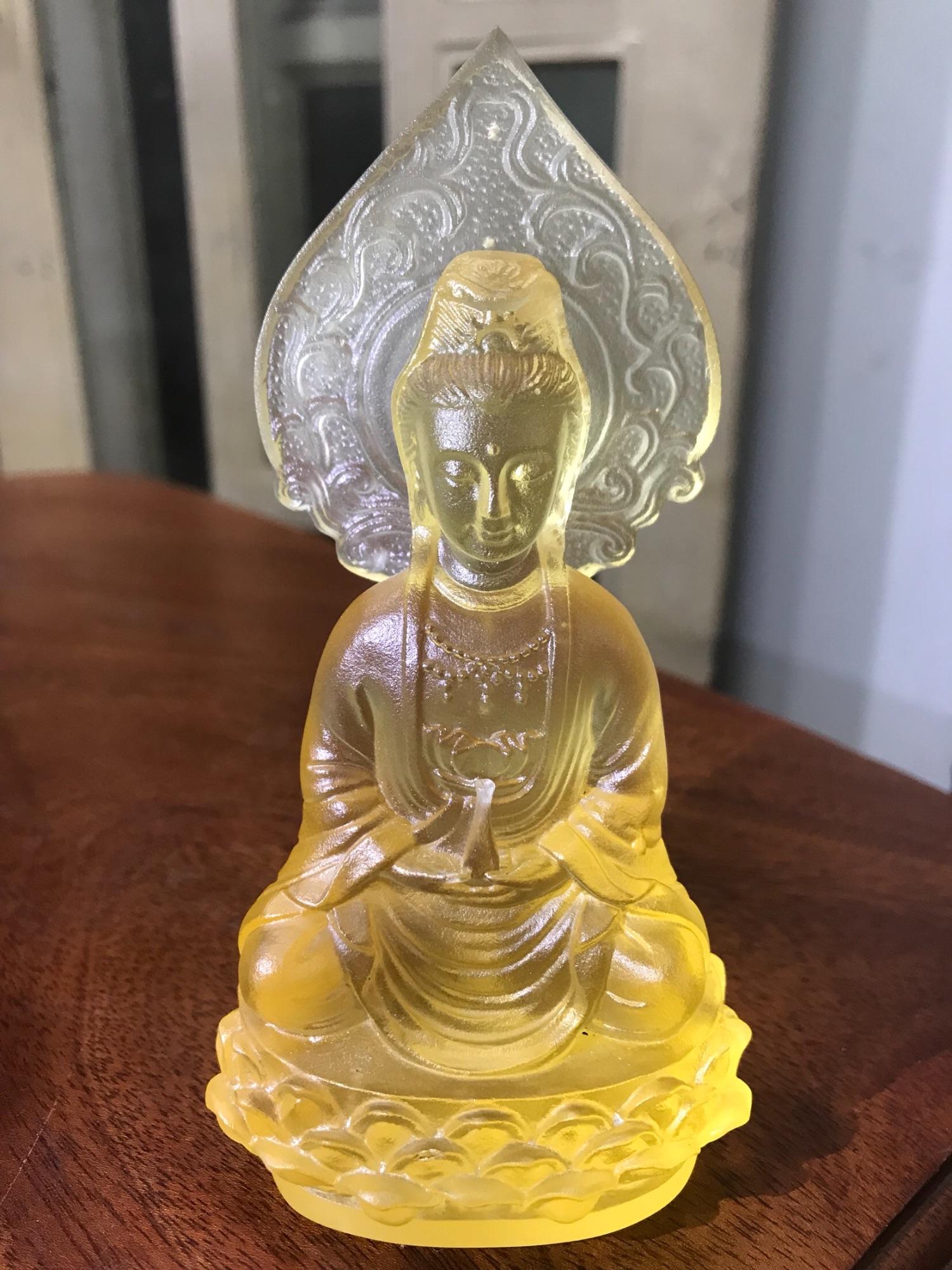 TƯỢNG PHẬT BÀ QUAN ÂM ĐÁ LƯU LY MÀU VÀNG KÍCH THƯỚC CAO 13CM ĐK 7CM MỆNH KIM MỆNH THỔ MỆNH THỦY