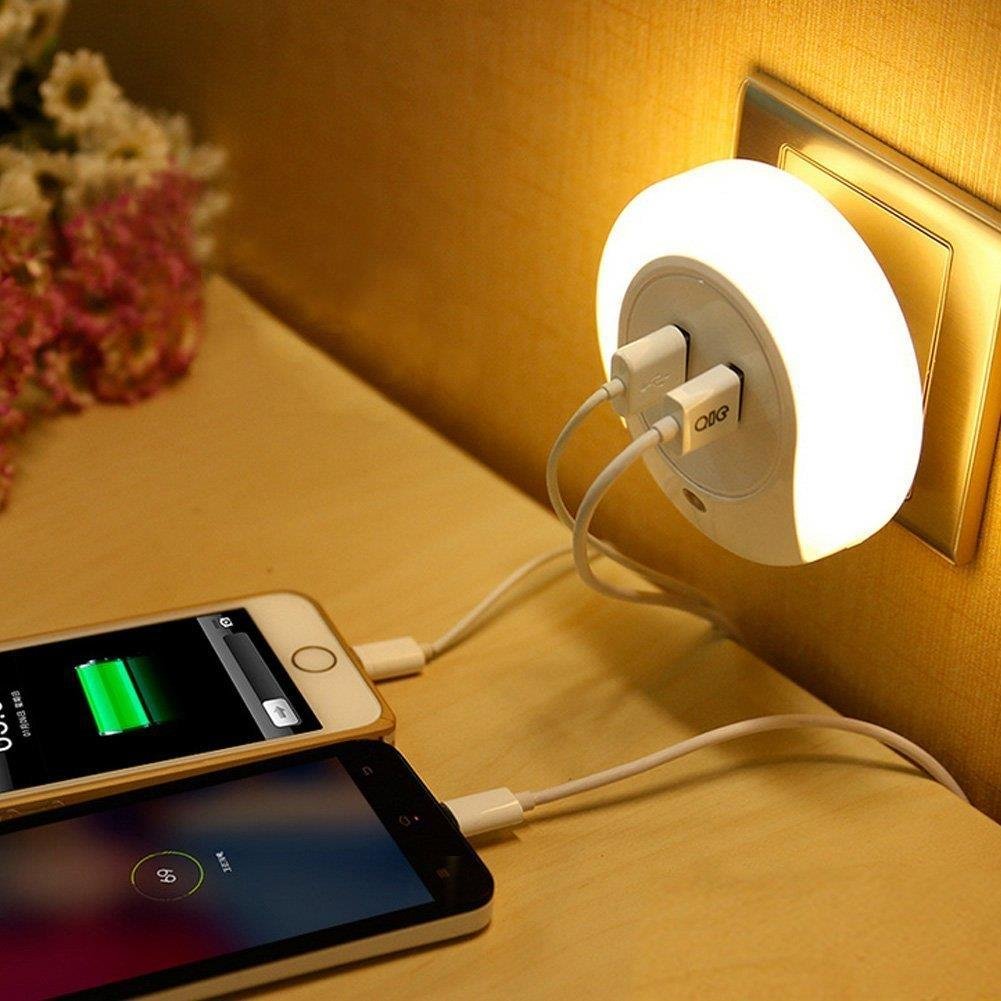 Đèn Ngủ LED Cảm Biến Kèm Ổ Cắm USB Dobo Electric Korea - Trắng
