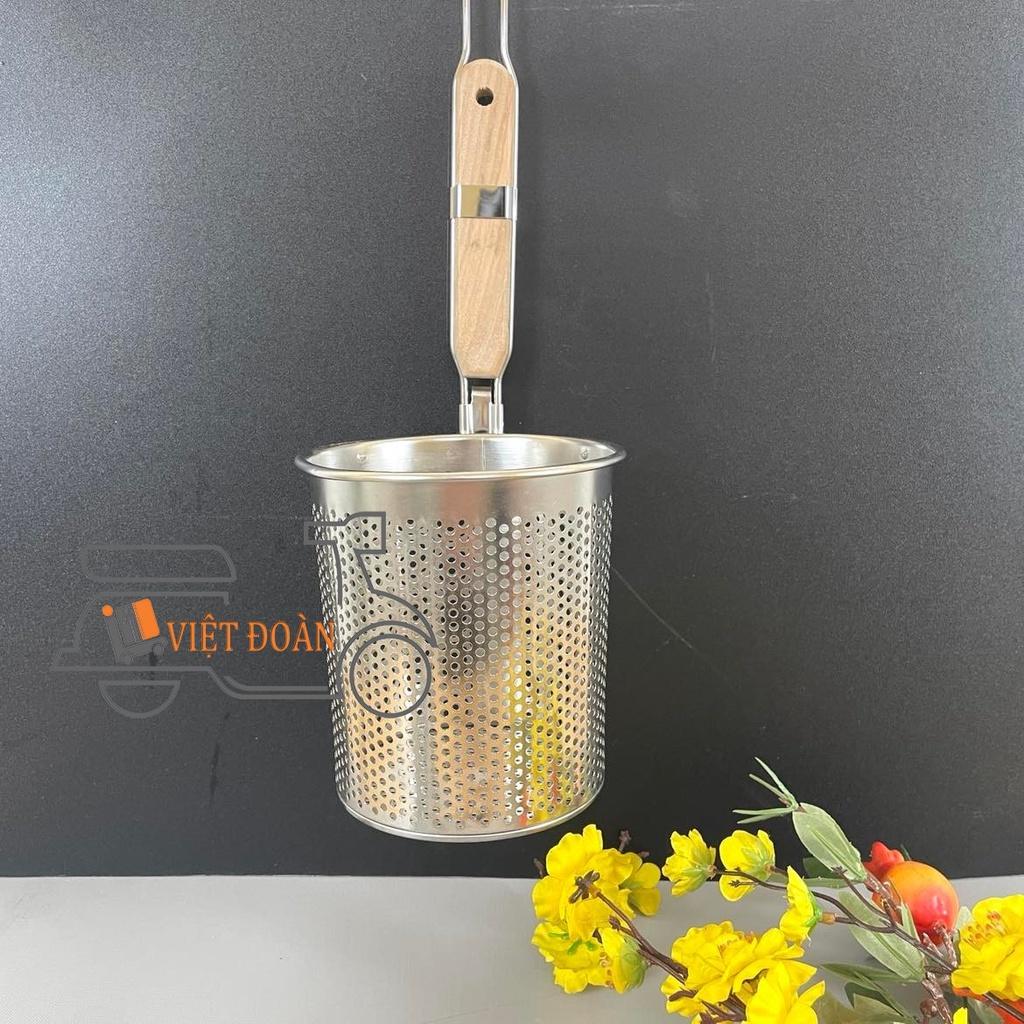 Vợt TRỤNG HỦ TIẾU MÌ, VỢT XƯƠNG loại tốt- Sâu Lòng .lưới dày, cán gỗ, móc treo tiện dụng - Nhiều Size