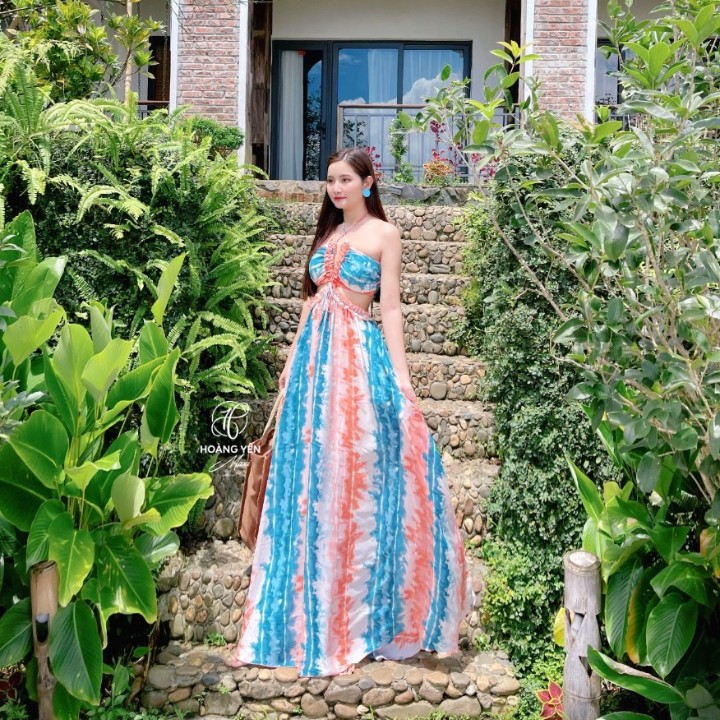 Đầm đi biển, váy maxi dáng dài xẻ ngực nhún bèo xoè rộng