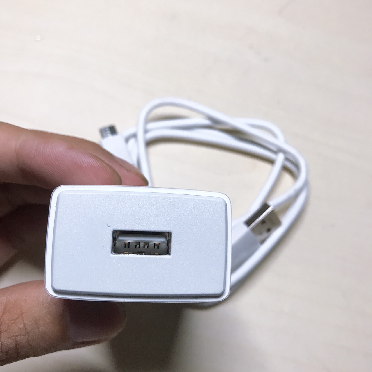 Bộ sạc nhanh 10W chân dẹt màu trắng tặng kèm cáp sạc USB micro dùng cho samsung, sony, nokia, vivo, oppo, redmi...