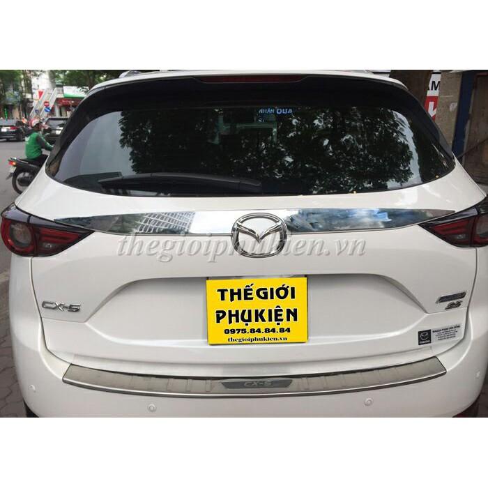 Ốp trang trí tay mở cốp sau Mazda Cx-5, CX5 2018-2019
