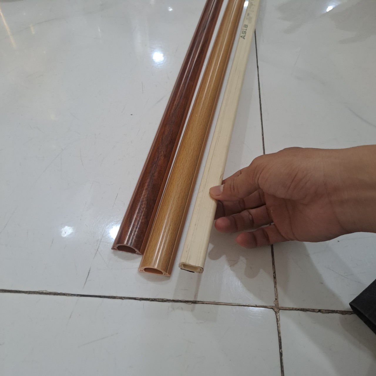 Nẹp Luồn Dây Điện Bán Nguyệt MAH03