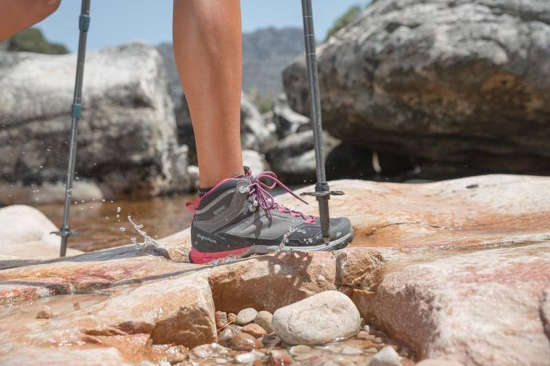 Giày quechua MH500 cổ cao