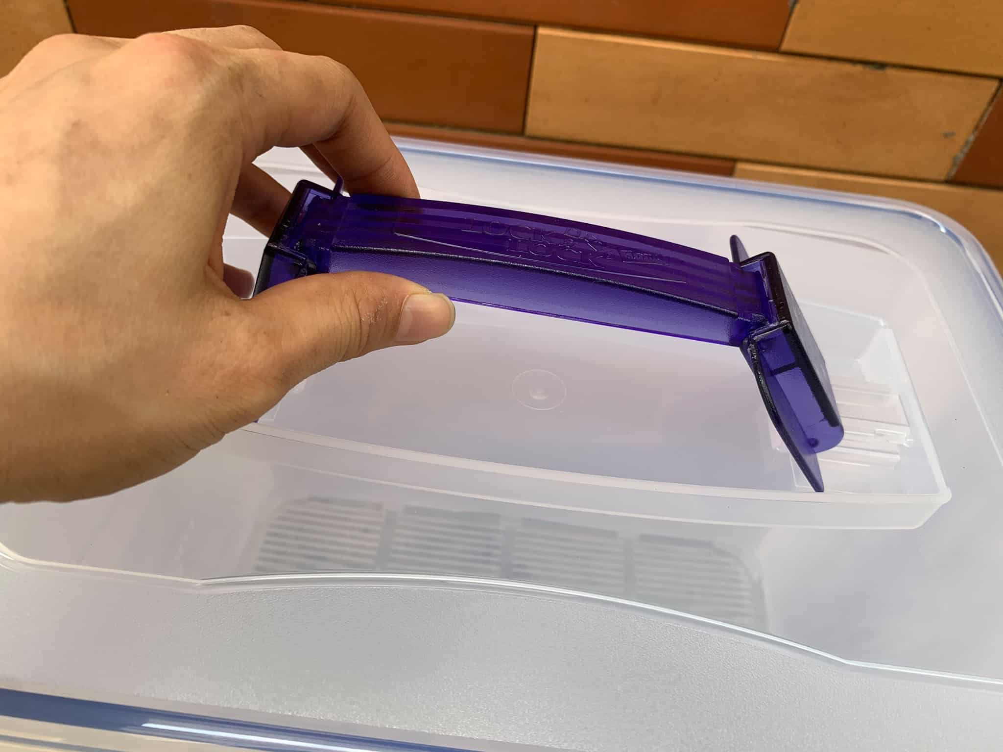 Hộp Bảo Quản Thực Phẩm Lock&amp;Lock Có Quai Xách, Khóa 4 Cạnh, Dây Silicone, Khay Ráo Nước -HPL889- 12L