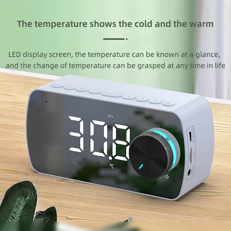 Loa Bluetooth P2 Có Đèn LED Hiển Thị Nhiệt Độ Và Phụ Kiện