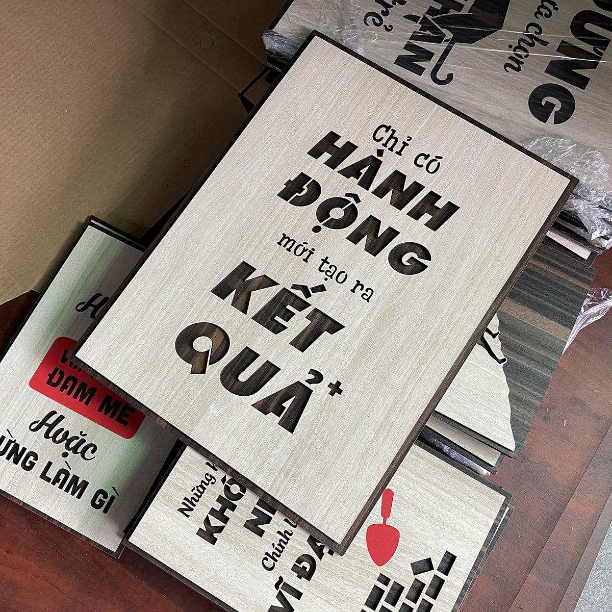 Tranh treo tường bằng Gỗ handmade khắc laser chữ slogan tạo động lực TBIG033 "chỉ có hành động mới tạo ra kết quả"