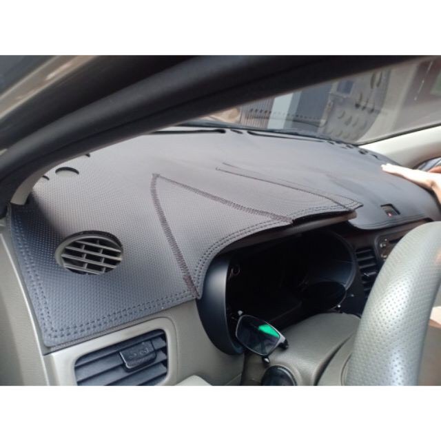 Thảm taplo Honda City. Thảm taplo vân da Carbon chống nắng cao cấp