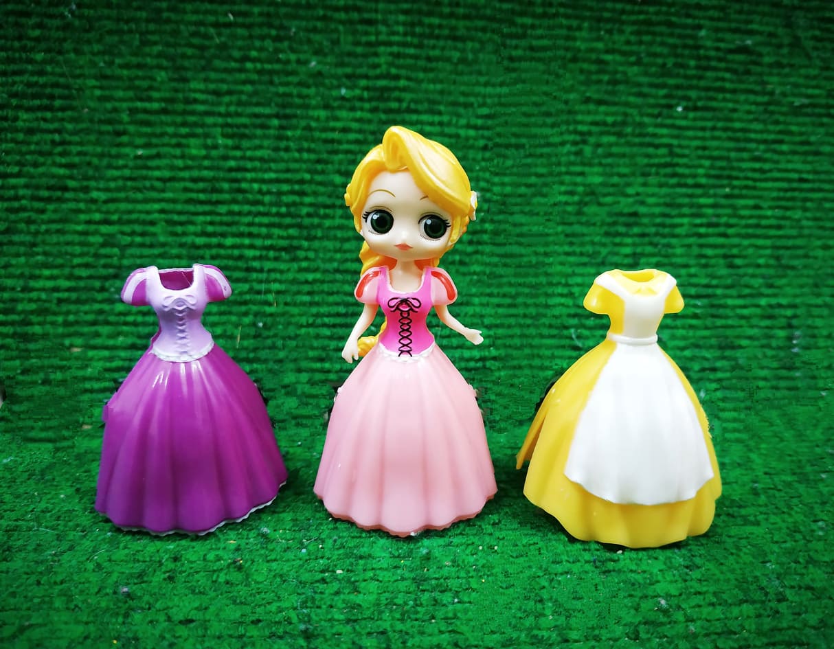 Đồ chơi búp bê thay váy: Set 1 búp bê công chúa Disney cổ tích kèm 3 váy dạ hội thời trang thay đổi