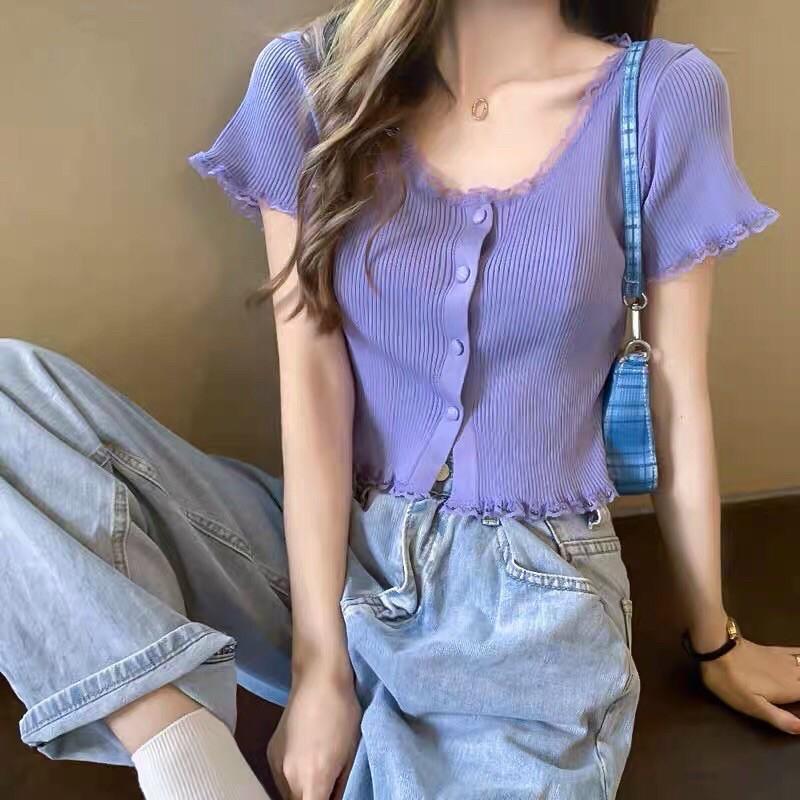 Áo len mongtoghi cộc tay viền ren khuy dáng croptop