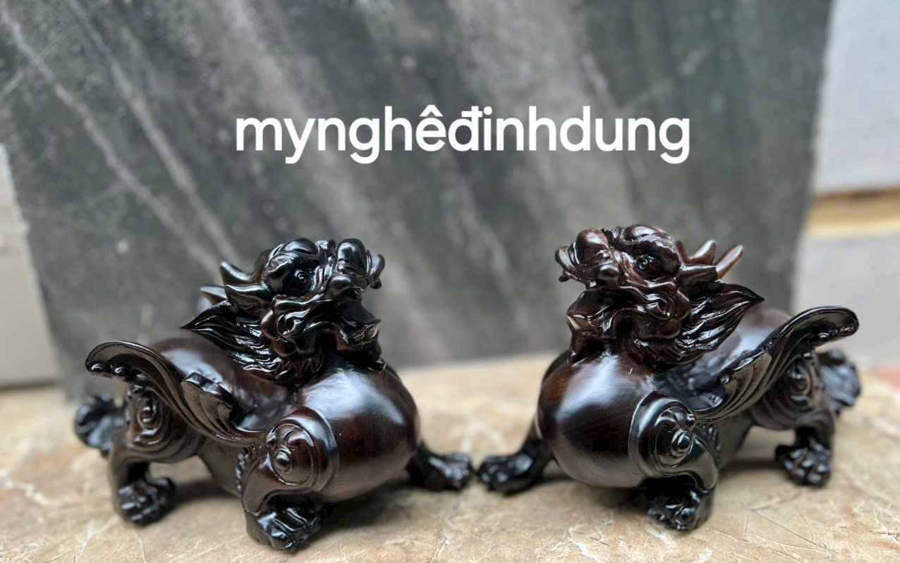 Cặp tỳ hưu phong thủy cầu tài lộc bằng gỗ mun hoa 12x20x8cm