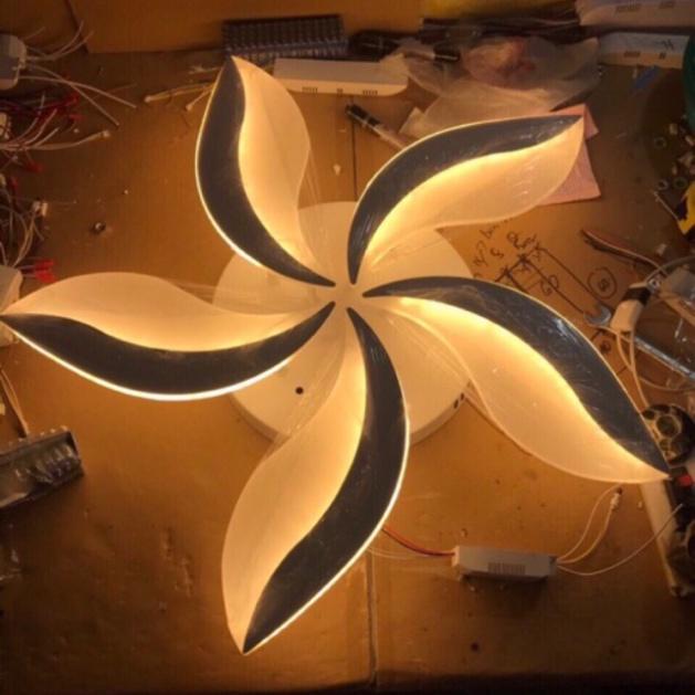 Mâm đèn LED chiếu sáng 5 cánh DT
