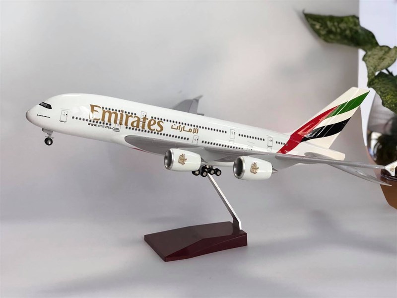 Mô hình máy bay Emirates Airlines 47 cm A380 UAE 4 động cơ có đèn led bánh xe