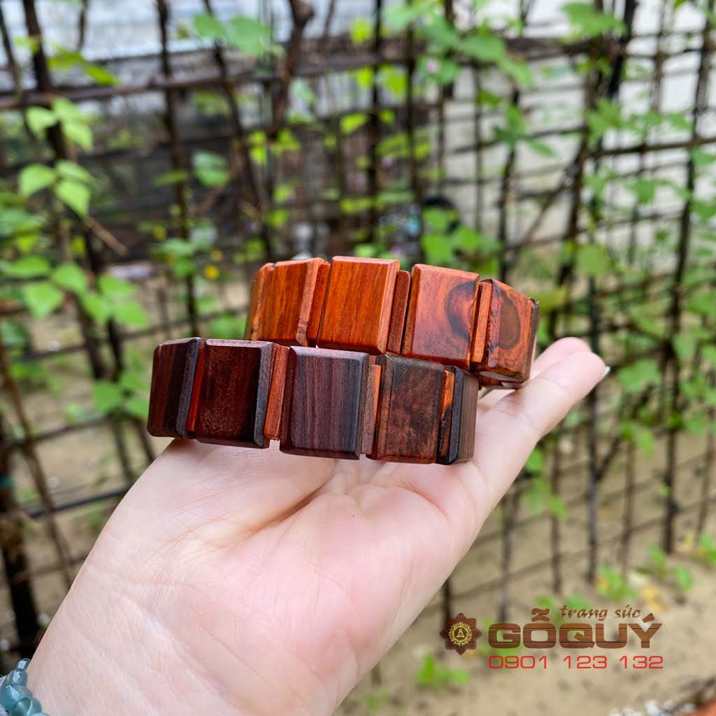 Vòng tay gỗ trắc bản vuông