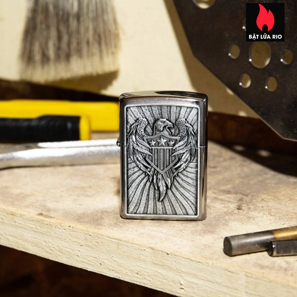 Bật Lửa Zippo 49450 – Zippo Eagle Shield Emblem Design Street Chrome