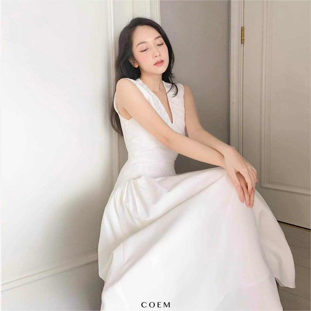 Đầm Maxi Xếp Li Ngực Màu Trắng Chất Vải Solid CO EM Thiết Kế Phù Hợp Đi Dạo Đi Tiệc