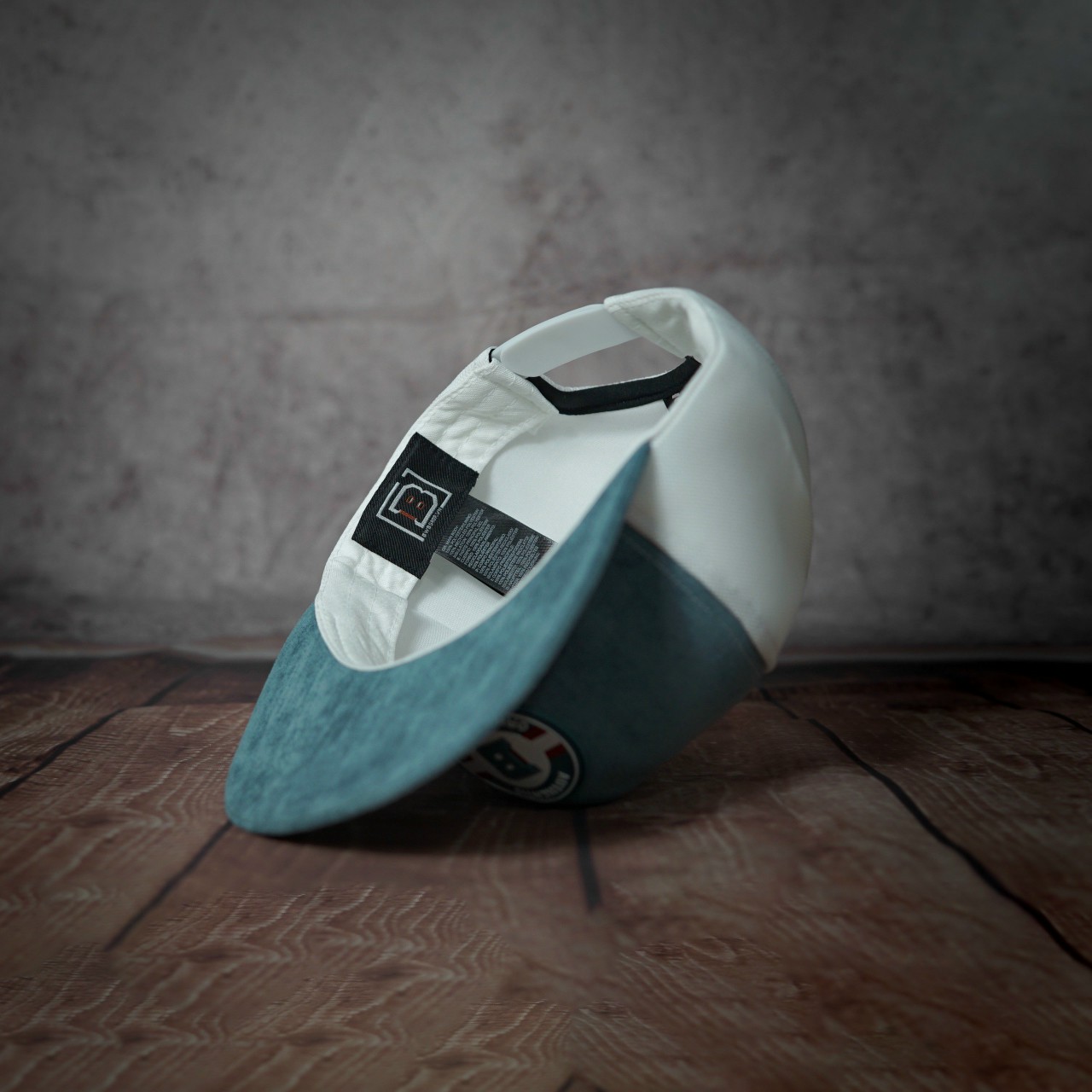 Mũ lưỡi trai snapback B authentic 2022