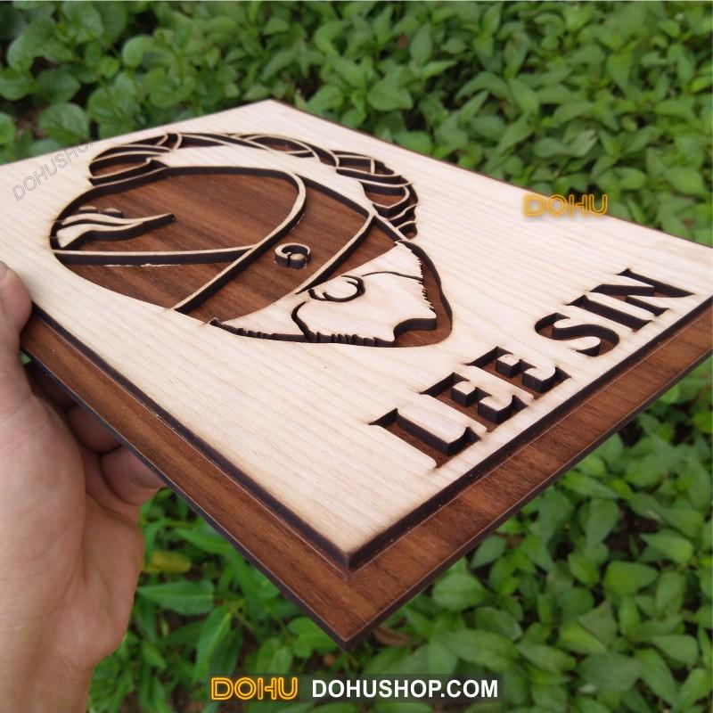 Tranh Treo Tường Bằng Gỗ Handmade DOHU015: Lee Sin - Thiết Kế Đơn Giản, Độc Đáo, Sang Trọng