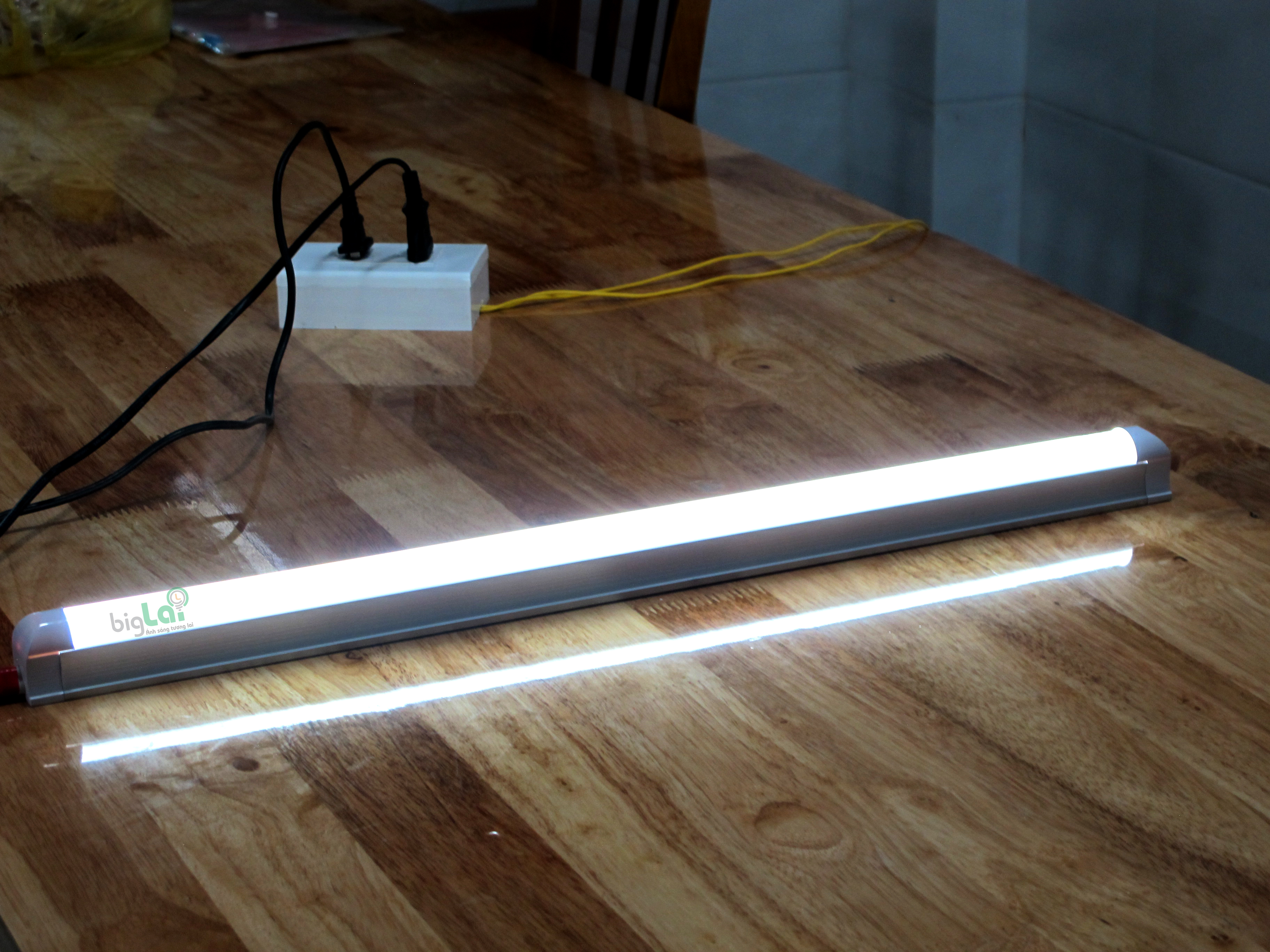 ĐÈN TUÝP LED (T8) 60CM 10W LIỀN MÁNG BIGLAI - CHÍP LED SMD 2835 - ÁNH SÁNG TRẮNG - CẢM KẾT HÀNG CHÍNH HÃNG