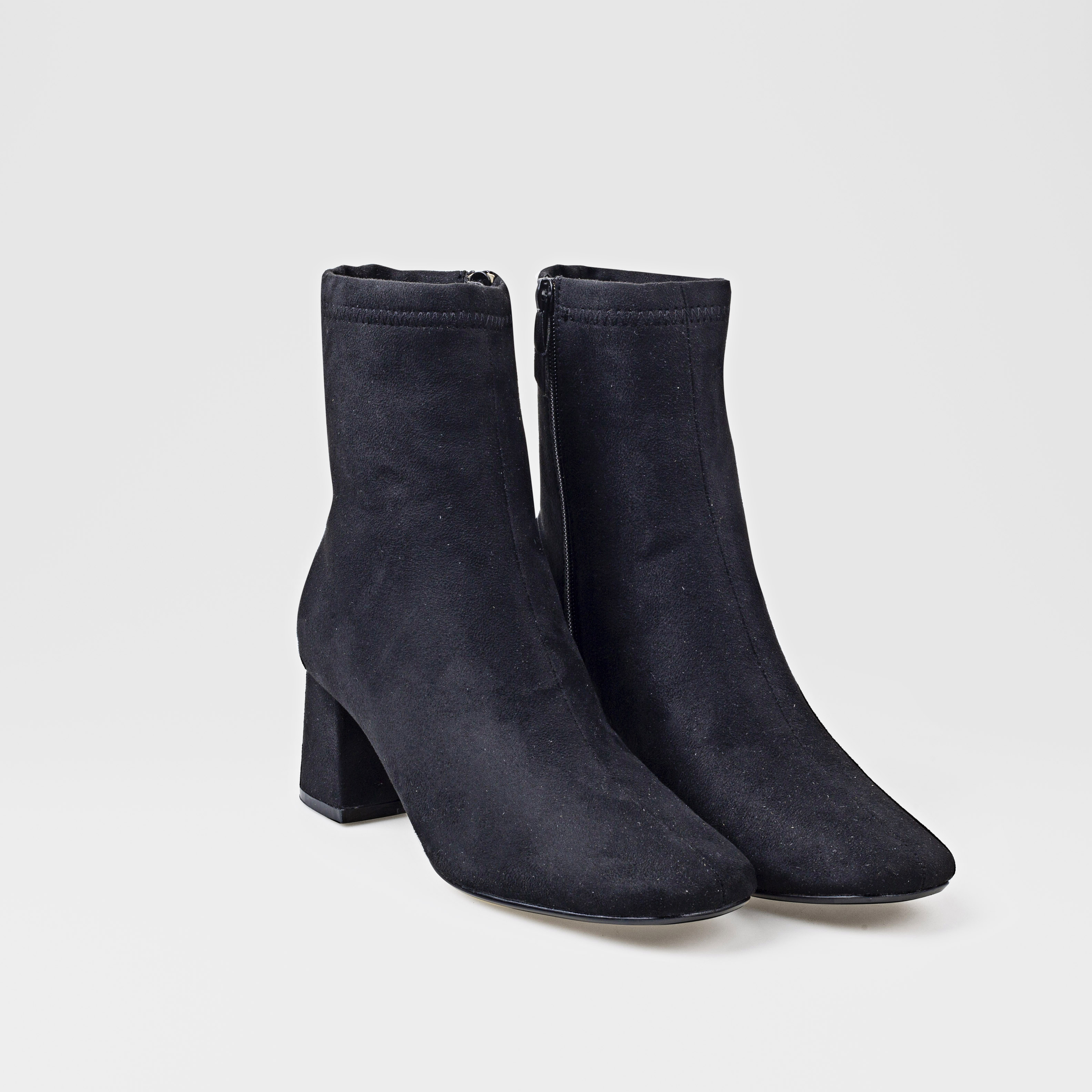 Giày boots nữ mũi vuông ChristinA-Q BOV008