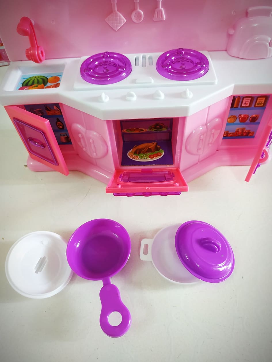 Bộ đồ chơi nhà bếp búp bê màu hồng có nhạc, đèn (mẫu ngẫu nhiên)