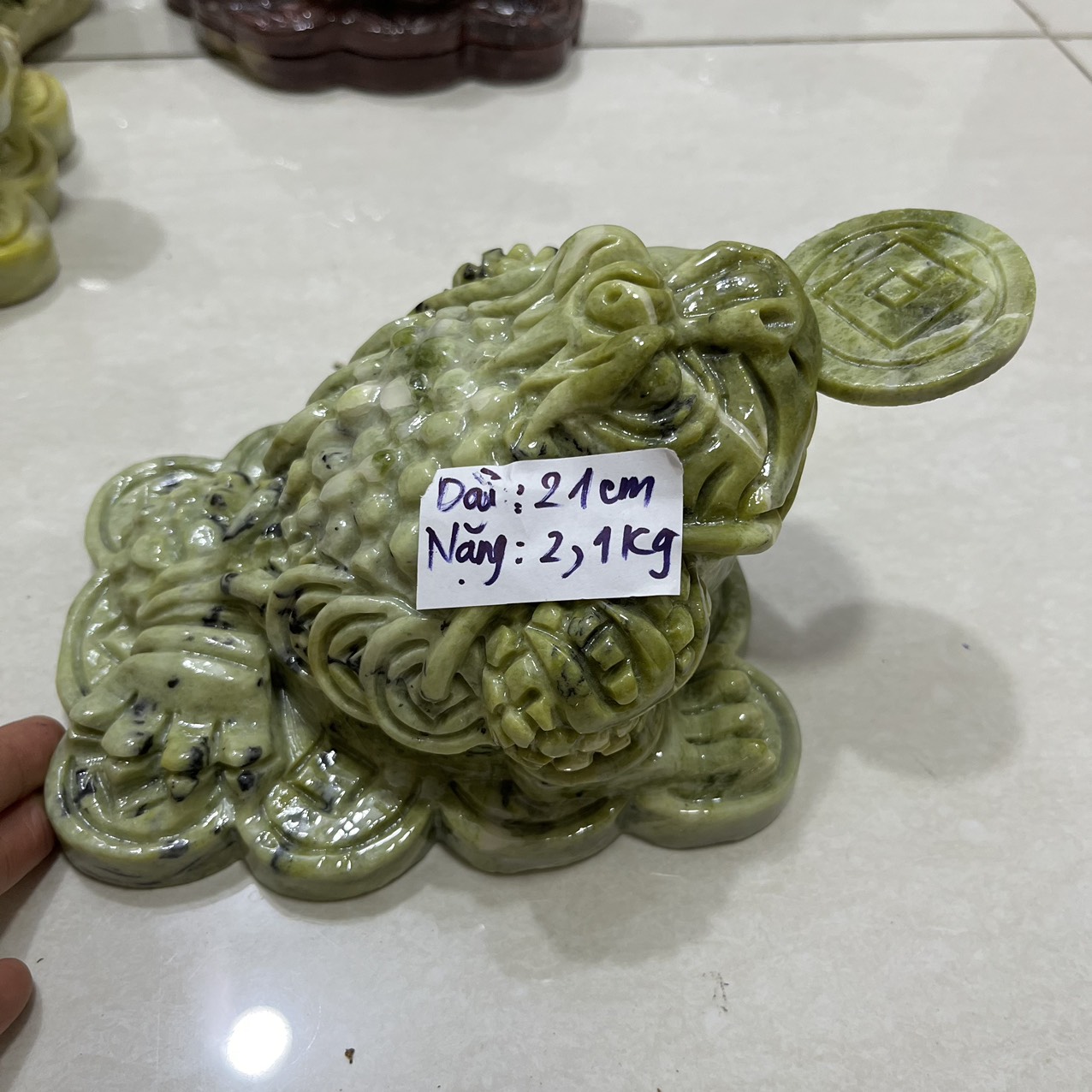 Cóc phong thủy, thiềm thừ phong thủy ngậm tiền đá tự nhiên màu đỏ đô nặng 2-3kg cho người mệnh Thổ và hỏa