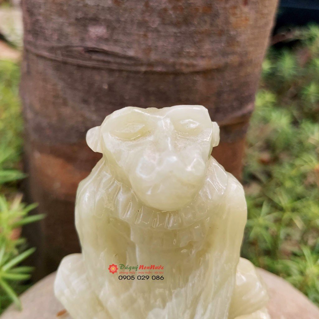 Tượng khỉ đá tuổi Thân 12 con giáp phong thủy đá ngọc Paksitan 8cm đá Non Nước