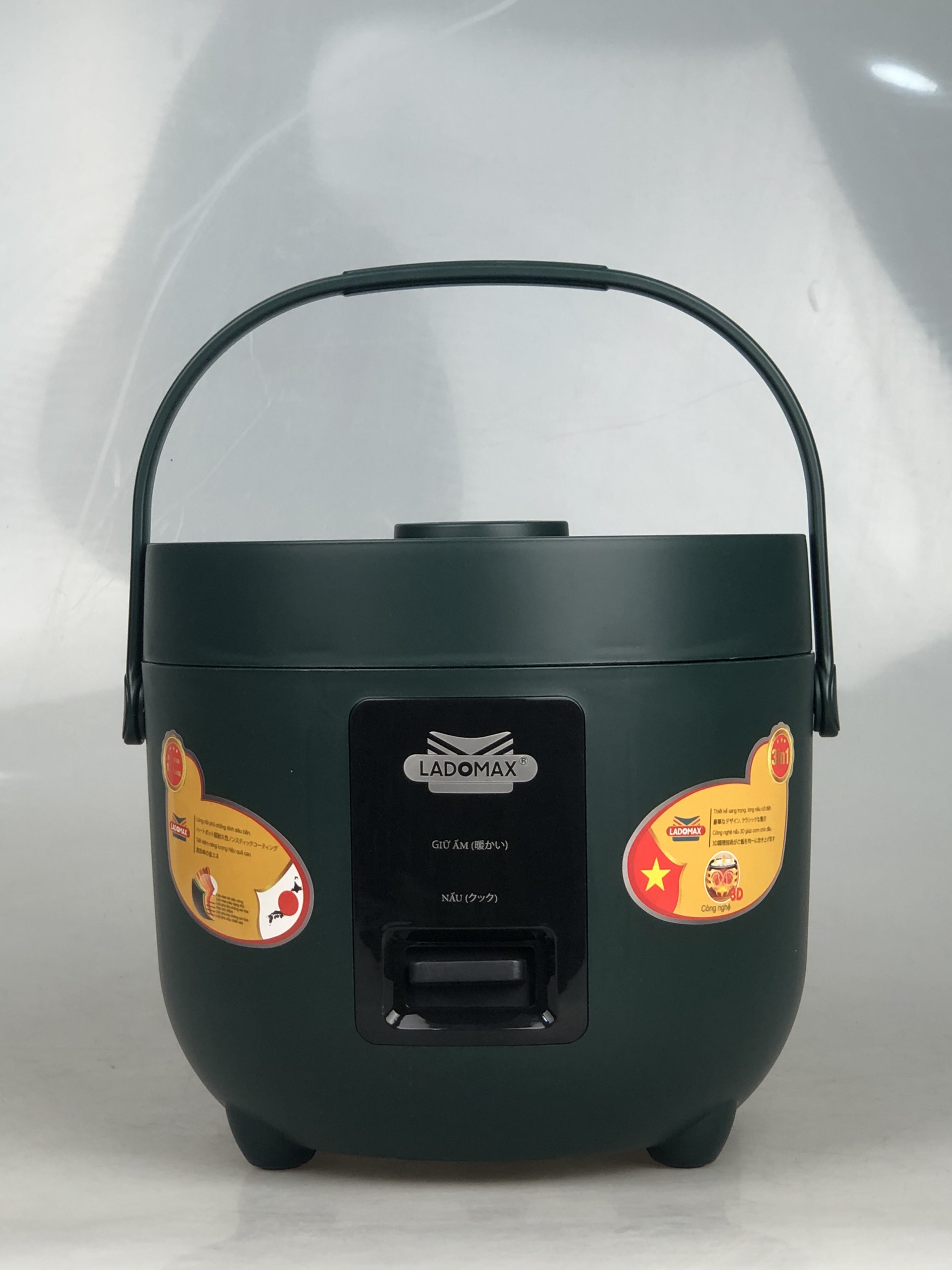 Nồi cơm điện nắp gài Ladomax 1.8 Lít, công suất 700W, màu ngẫu nhiên