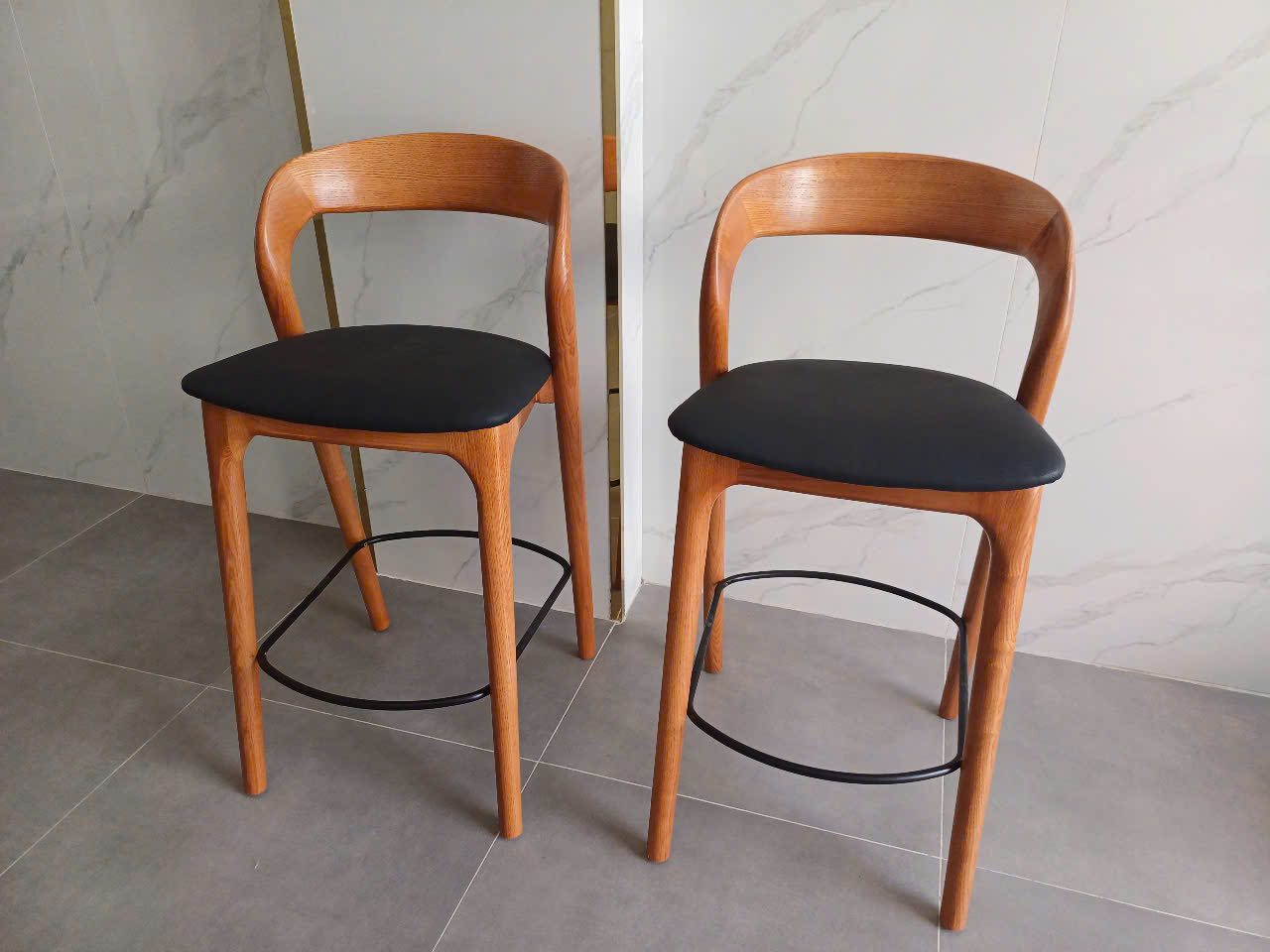 Ghế quầy đảo bếp gỗ cao 65 cm CB NEVA-65W Nội thất Capta Ghế ngồi bàn đảo bếp gỗ ash cao cấp nệm đen có lưng tựa tại hcm