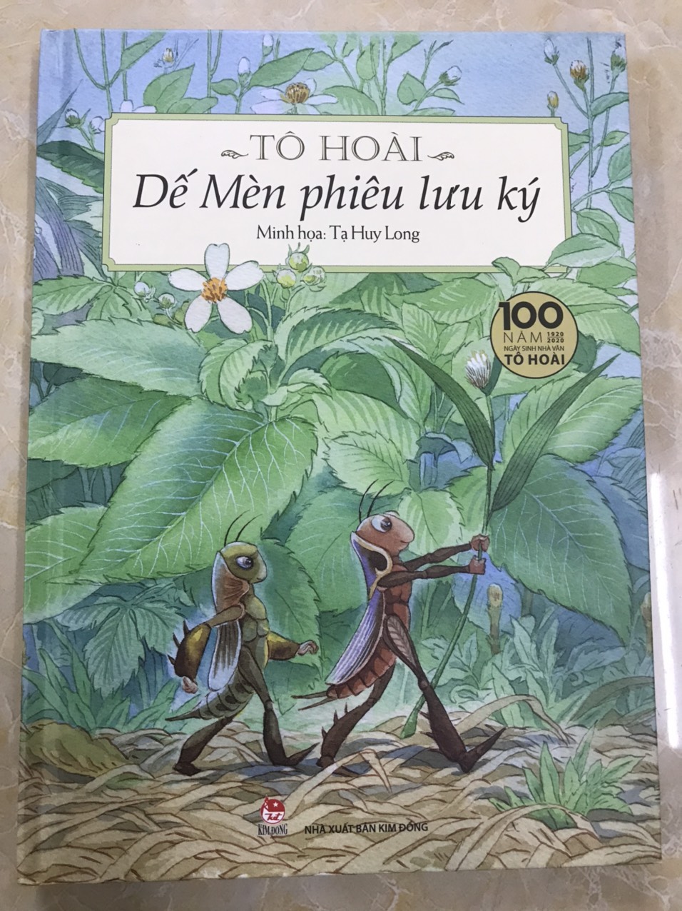 Combo 03 cuốn: Dế mèn phiêu lưu ký, Xóm bờ giậu, Lá cờ thêu sáu chữ vàng