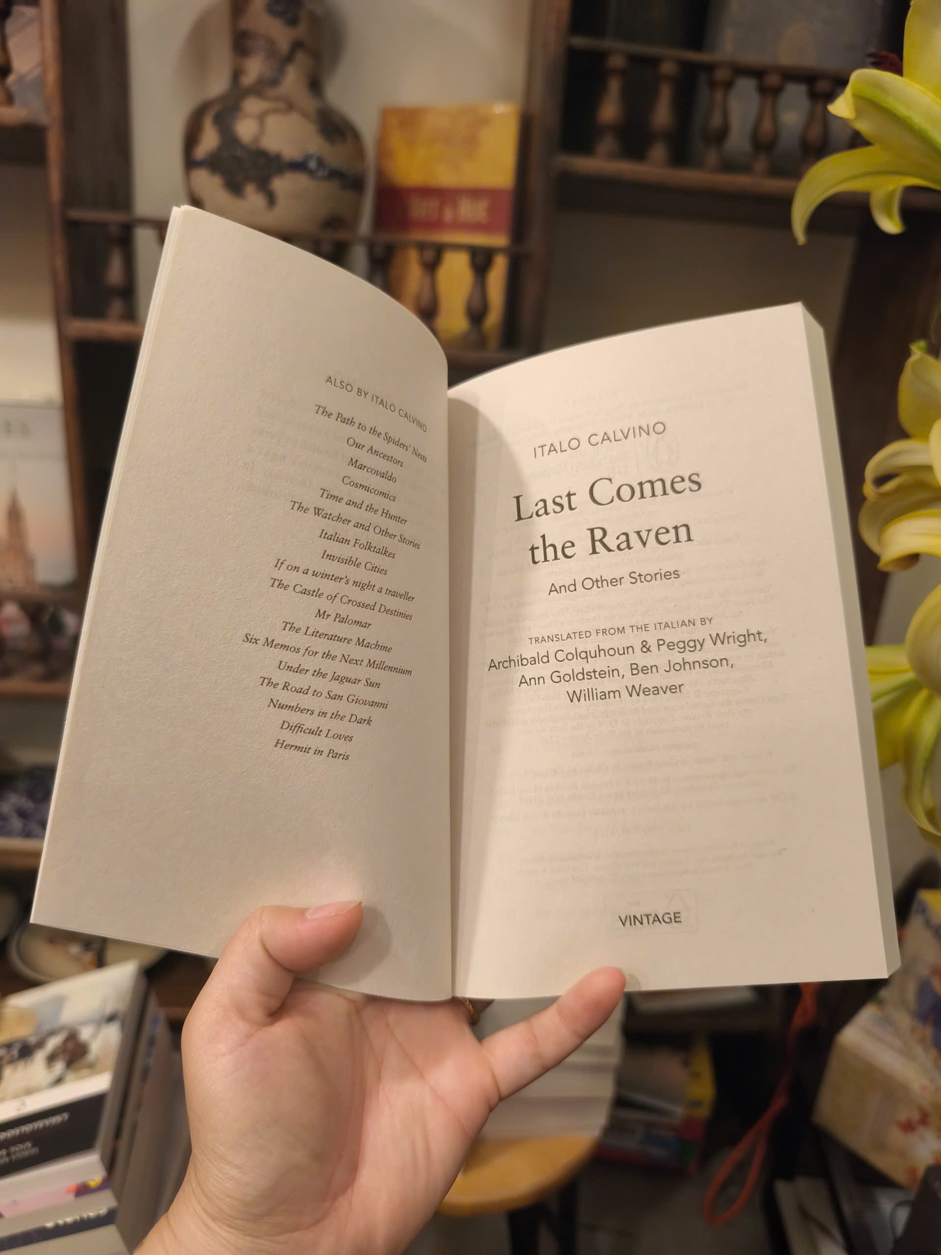 Sách - Last Comes the Raven by Italo Calvino | Short Stories / Truyện ngắn Ngoại văn Nhập khẩu