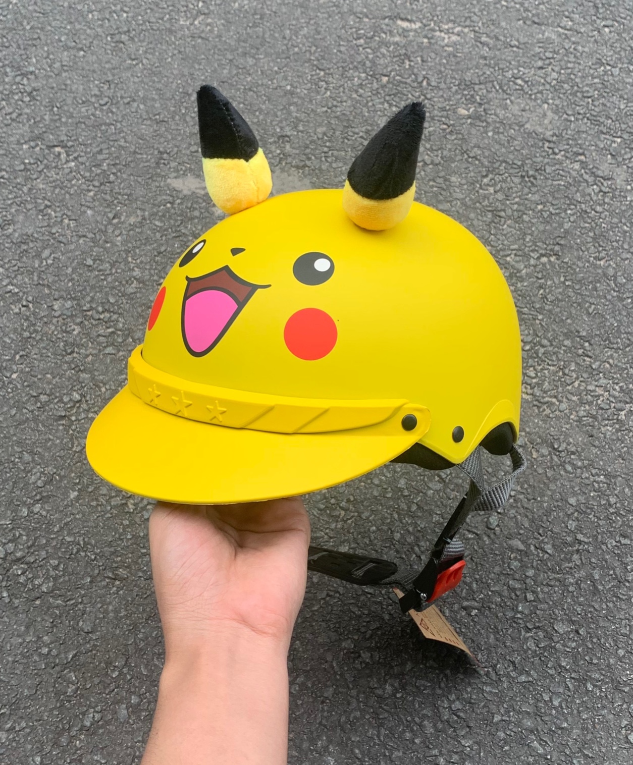 Mũ bảo hiềm Trẻ En 1/2 Pikachu có tai - Tặng Kèm Chong Chóng