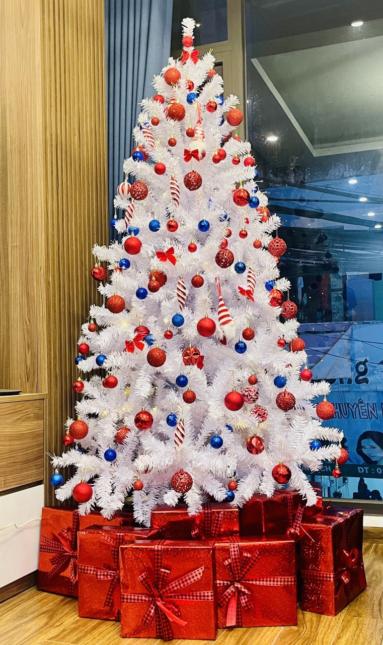 Cây thông noel màu trắng 2m4 - Tán dày và đẹp, cây thông chắc chắn và dể tháo lắp