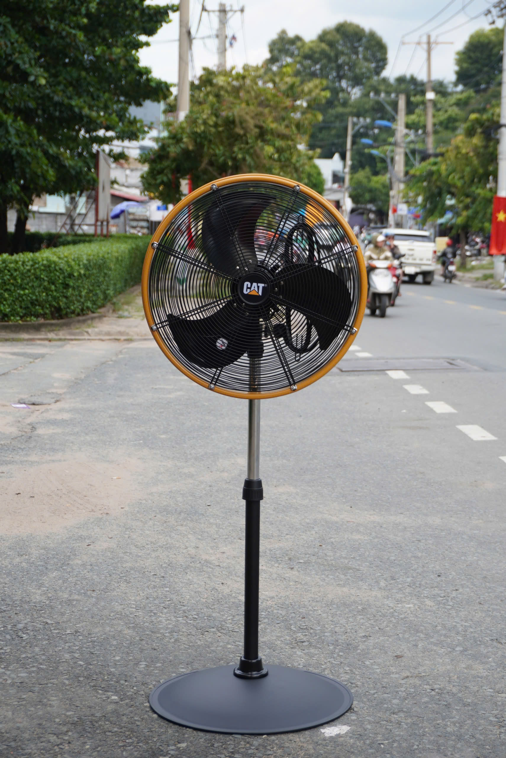 Quạt đứng công nghiệp Caterpillar HVOSF-20S 20inch Làm mát hiệu quả cho xưởng sản xuất, nhà kho - Hàng chính hãng