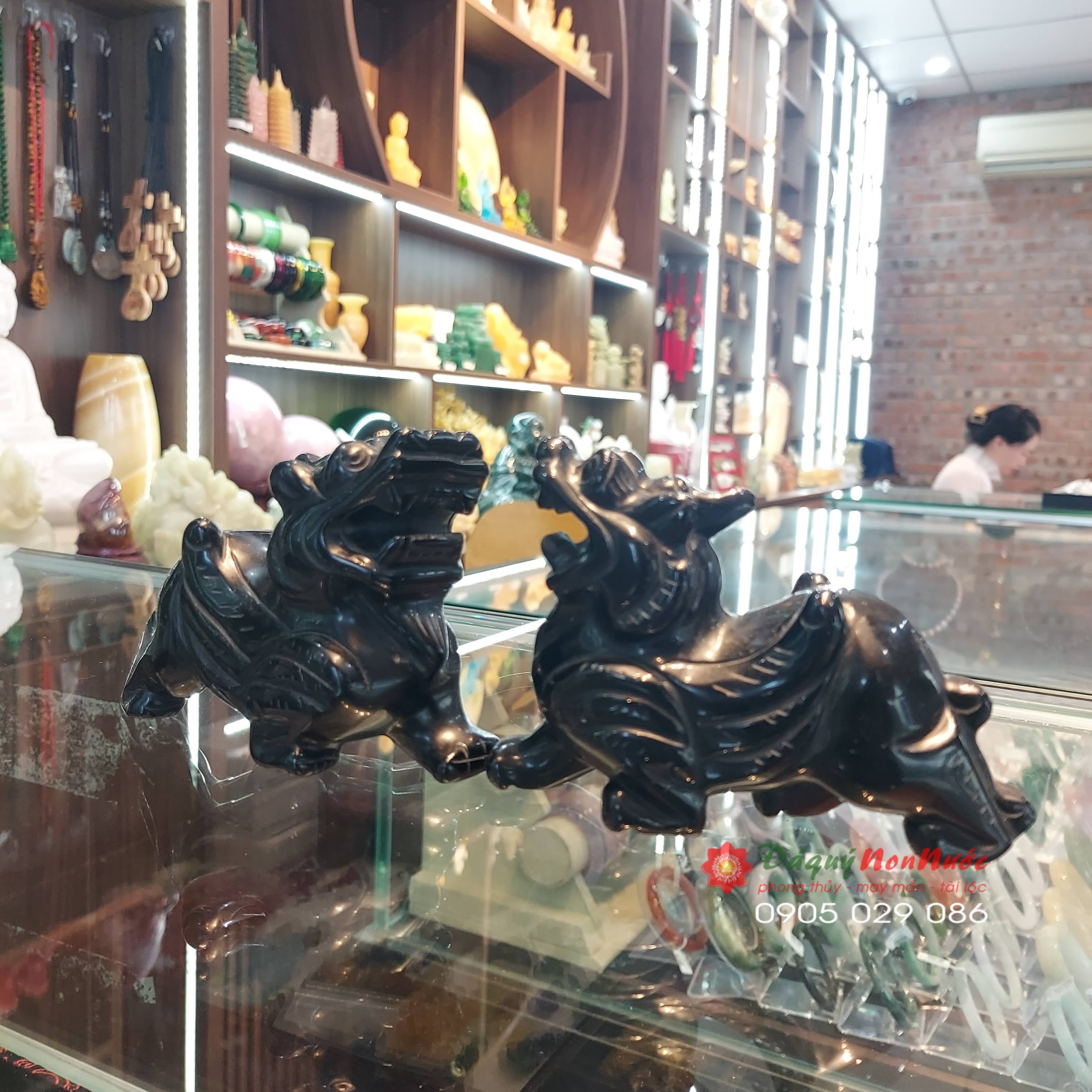Tượng tỳ hưu phong thuỷ đá Obsidian 10cm - đá Non Nước