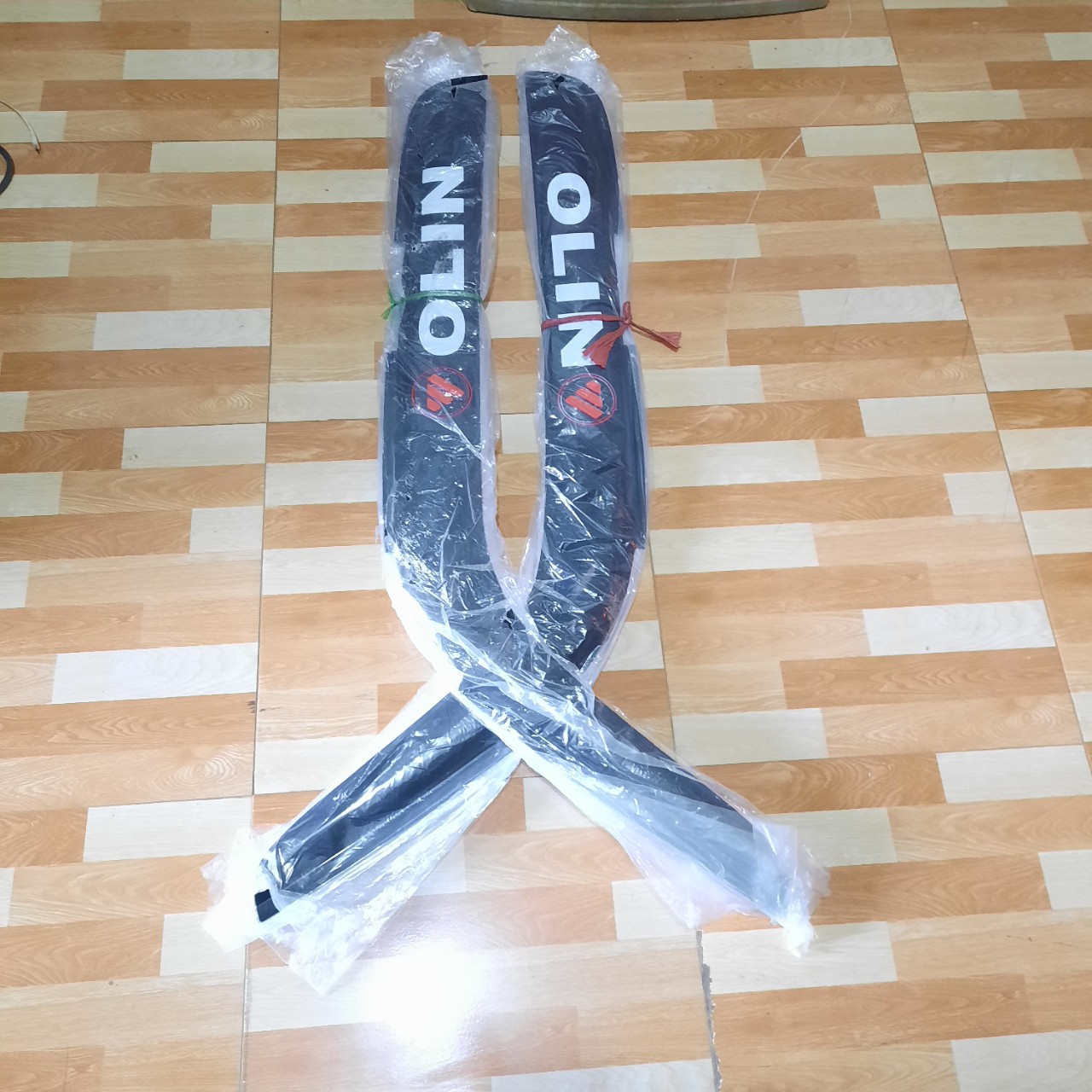 Bộ vè che mưa cao cấp dành cho xe tải Ollin loại có lỗ gương trên cửa hàng đẹp